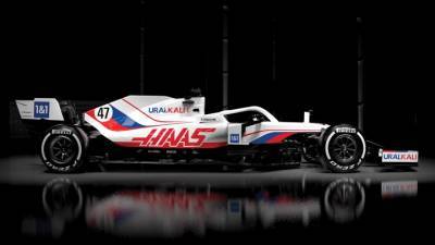 Haas выступит в новом сезоне "Формулы-1" в болиде российских цветов