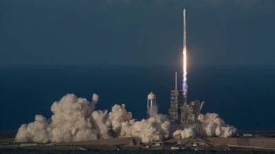 SpaceX запустила ракету-носитель Falcon 9 со спутниками связи Starlink
