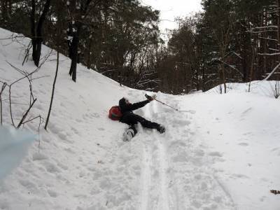 В Удмуртии спасатели вытащили замерзающую лыжницу из «снежного плена»
