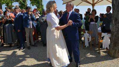 От танцев с Путиным в "Роснефть": экс-главу МИД Австрии выдвинули в совет директоров