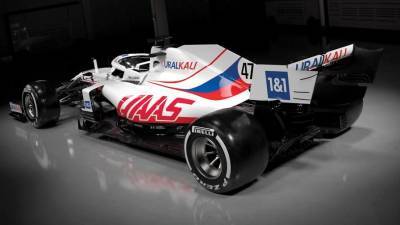 FIA признала ливрею Haas с российским триколором легальной