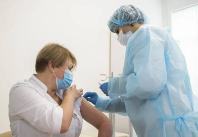 Минздрав засекретил цену на вакцину от COVID