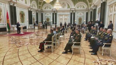 А. Лукашенко вручил госнаграды и генеральские погоны