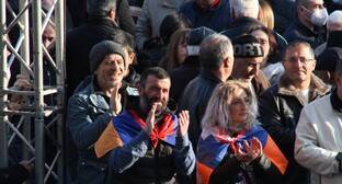 Протестующие в Ереване пообещали остаться на улице до отставки правительства