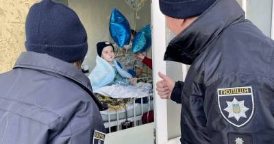 Полицейские снова посетили 10-летнего "патрульного" Сашу, который умирает от рака (фото)