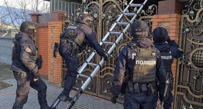 В Николаеве спецназ в рамках дела о мошенничестве штурмовал особняк в Широкой Балке