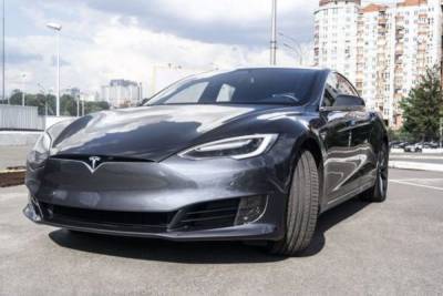 Назван самый продаваемый автомобиль люкс-класса в Украине