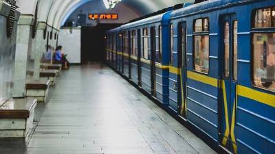 В Киеве снова сообщили о "минировании" метро: 2 станции закрыли