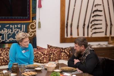 Телеведущая Малышева впервые съездила в Чечню на Вечерний чай