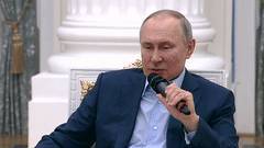 Путин назвал "ублюдками" и "букашками" тех, кто в Сети подталкивает детей к суициду