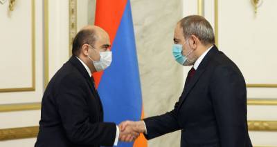 Премьер и Эдмон Марукян договорились продолжить консультации для решения кризиса в стране