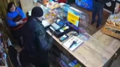 Ограбили хлебный киоск чтобы выкупить мобилку: в Киеве поймали братьев-разбойников