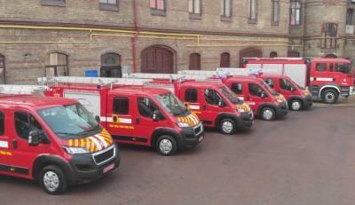 Спасатели Львовщины получили пожарные автомобили первой помощи за 9 миллионов гривен: фото