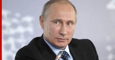 Путин заявил, что интернет способен разрушить общество изнутри