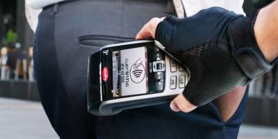 В Украине мошенники снимают деньги с карты терминалом - как защитить свои деньги - ТЕЛЕГРАФ