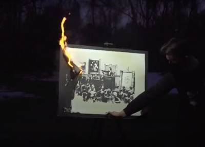 Картину Бэнкси сожгли в прямом эфире