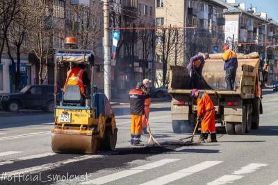 В Смоленске готовятся к началу массового ямочного ремонта