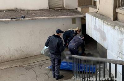 В Одессе парень на глазах у горожан прыгнул с балкона на 15 этаже - news.bigmir.net - Одесса - Одесская обл.