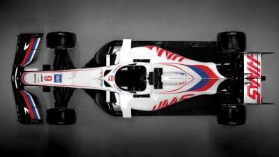 Американская команда "Формулы-1" выкрасила болид русского пилота в цвета триколора