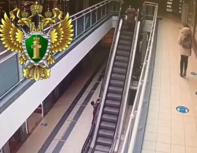 Падение четырёхлетнего ребёнка с эскалатора в Москве попало на видео
