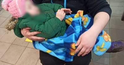Грязные, голодные и замерзшие: под Днепром пьяная мать избила и выгнала на улицу двоих маленьких детей
