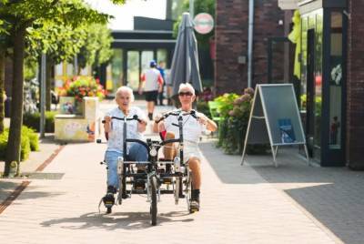 В Голландии открылась и работает деревня для стариков со слабоумием
