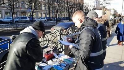 Около 40 участков в Петербурге освободили от нелегальных торговцев
