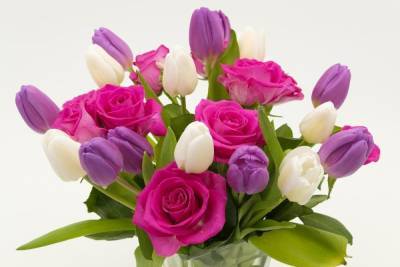 Какие цветы дарить женщинам на 8 Марта в зависимости от профессии