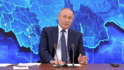 Владимир Путин рассмешил волонтеров шуткой о "еще одном дворце" в Стрельне