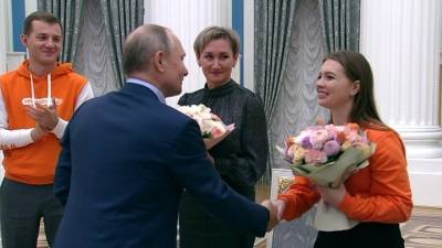 Путин: женщины дают мужчинам проявить себя с лучшей стороны