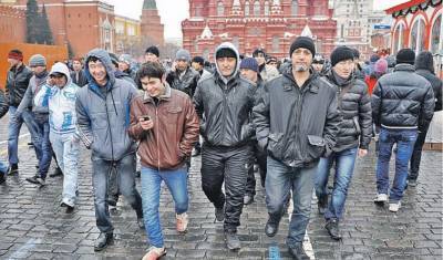 Зарегистрировавшего 160 тысяч мигрантов москвича осудили на три года