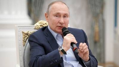 Путин рассказал, как студентом дежурил у постели тяжело заболевшего учителя