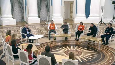 Мы вместе: о чем говорил Путин с волонтерами