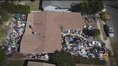 В Лос-Анджелесе мужчина превратил свой дом в свалку, – фото, видео