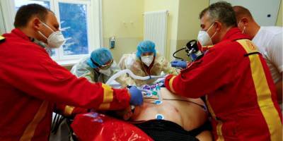 В больницах нет мест: Словакия начала отправлять пациентов с COVID-19 в соседнюю Польшу