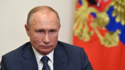 Путин: волонтеры должны играть активную роль в политической жизни России