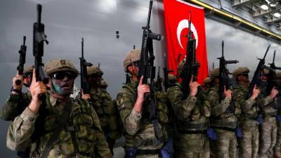 В Турции девять военных погибли при крушении вертолета