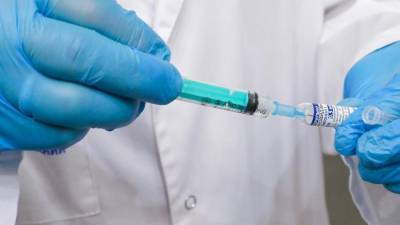Сенатор заявил о «тайных желаниях» критиков российских вакцин от COVID-19