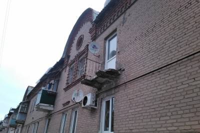 С дома на улице Полетаева в Рязани рухнул балкон