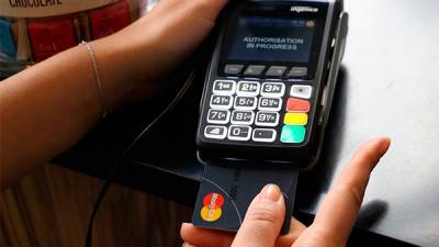 Samsung поможет Mastercard внедрить сканеры отпечатков пальцев в банковские карты
