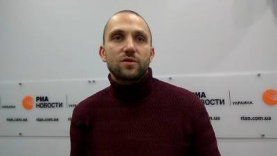 Алексей Якубин - Украинский - Украинский политолог рассказал, зачем Киев выталкивает людей в Европу - riafan.ru - Киев