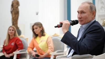 «Мы вместе»: Путин пообщался с волонтерами «армии добра» — видео