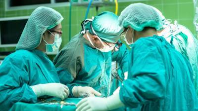 Пластический хирург Минздрава РФ назвала самые популярные операции у мужчин