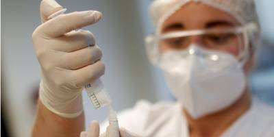 Франция планирует вакцинировать от COVID-19 к середине апреля 10 миллионов человек — премьер