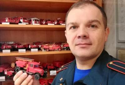 Ленинградский спасатель показал свою коллекцию пожарных автомобилей