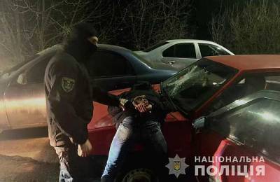 «Стелите ежи»: В Николаеве полиция блокировала дорогу, чтобы задержать серийных угонщиков «Жигулей»
