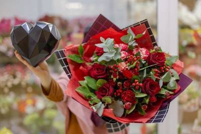 Свежие тюльпаны, гиацинты, ирисы, розы к 8 Марта поступили в «Королевство цветов» в Чите