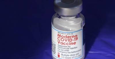 У вакцины Moderna проявился отложенный побочный эффект: краснеет кожа
