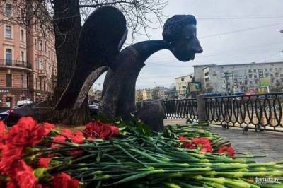 Зураб Церетели - Памятник погибшим от ковида медикам - skuke.net - Интересно