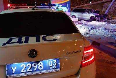 В Улан-Удэ пьяный автомобилист врезался в электроопору